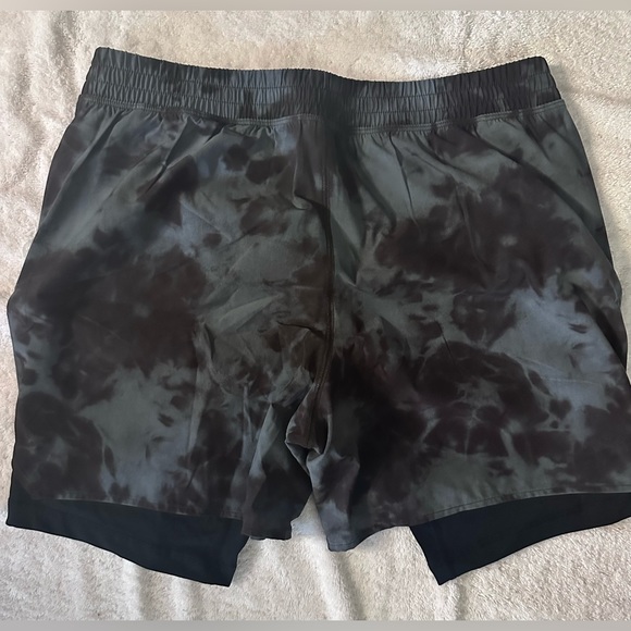 Gilly Hicks/ Hollister Running Short, Men’s Medium, like new - Picture 2 of 2